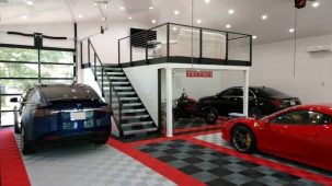 Professional Car Garage Dubai providing Car Engine Oil Change Al Quoz and complete vehicle repair services.